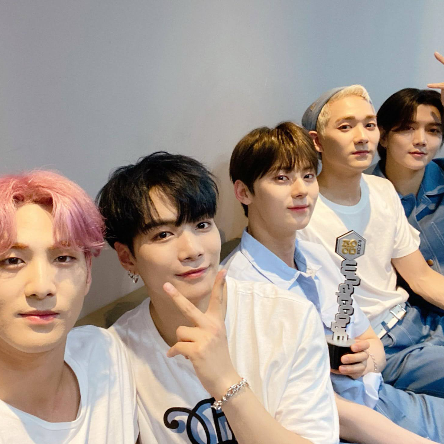 Behind-the-scenes cut of NU'EST