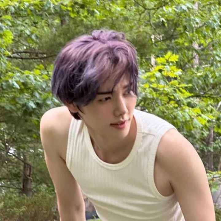 Recent activity shot of Minhee (CRAVITY)