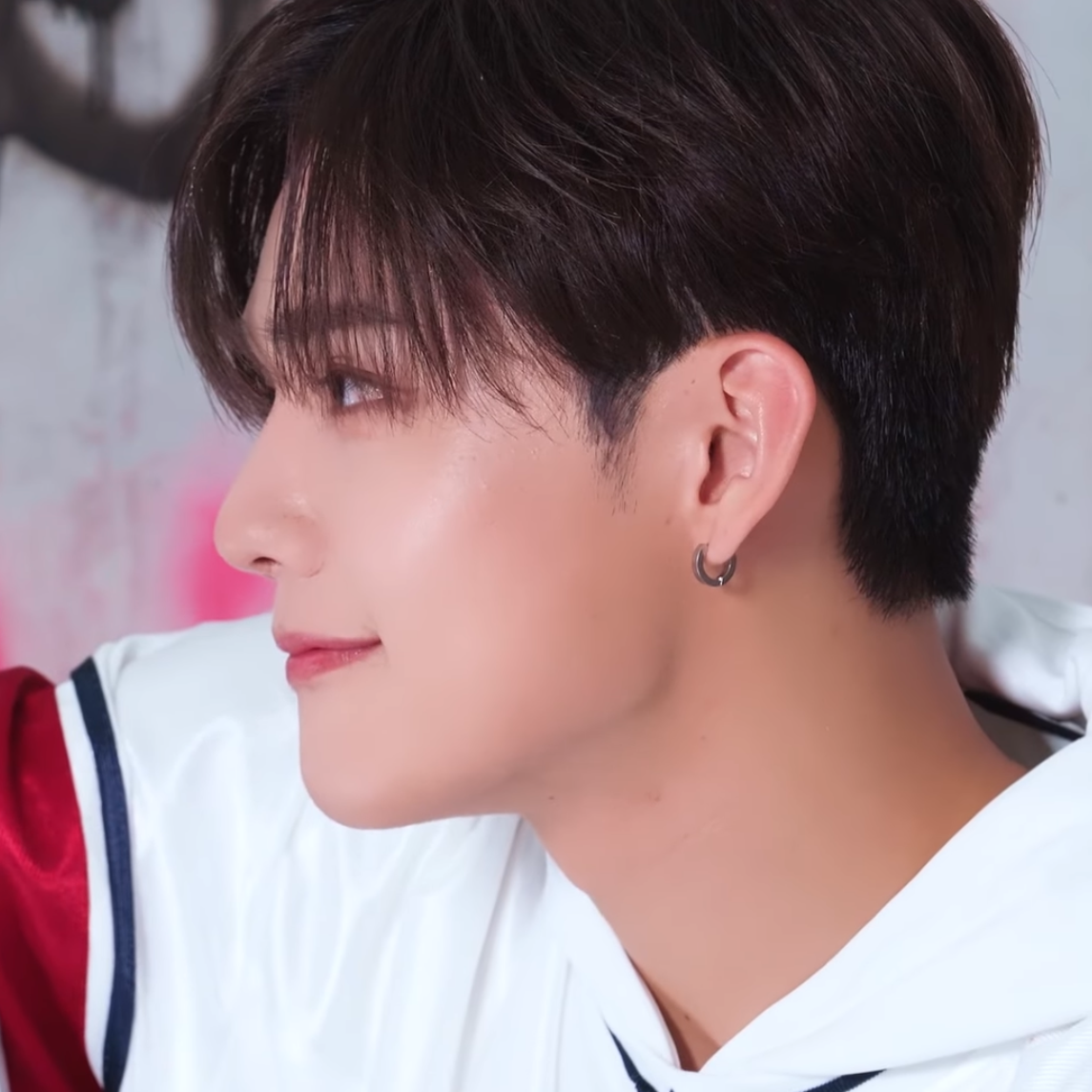 Behind-the-scenes cut of Seunghun (B.D.U)
