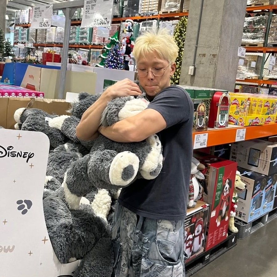 A moment captured by BOBBY (iKON)'s fan