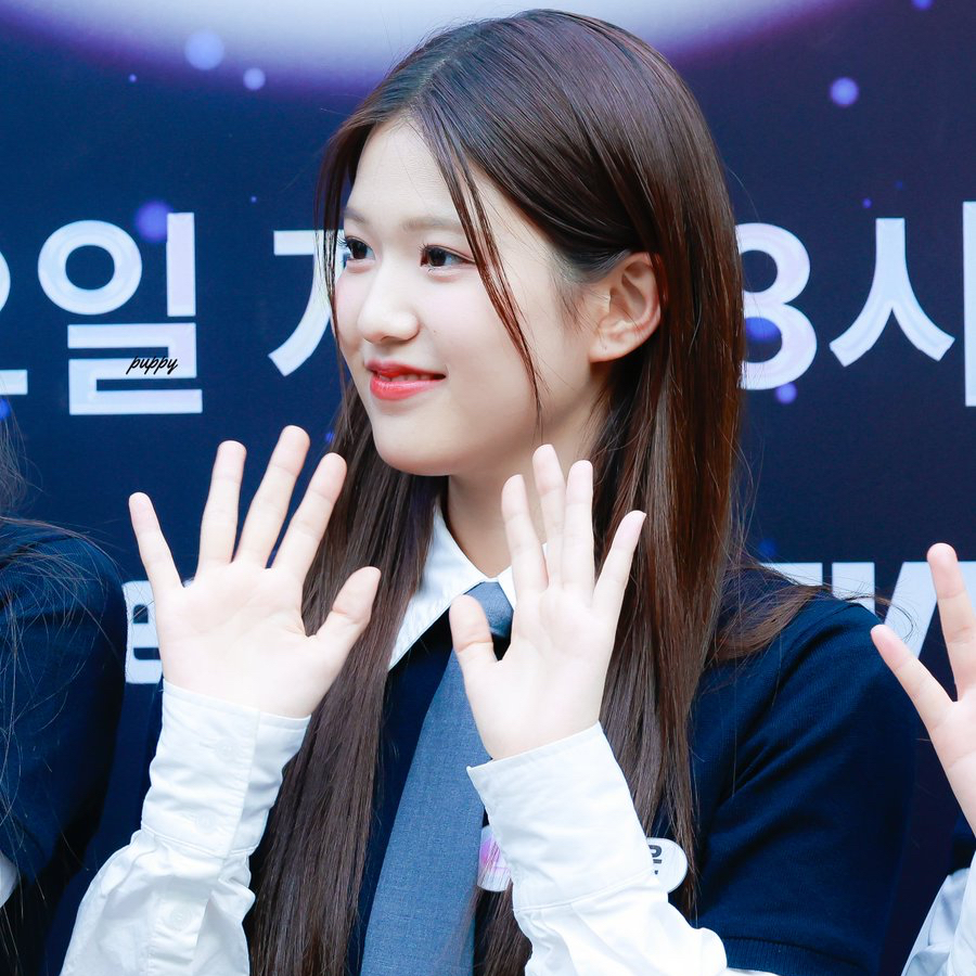 Recent activity shot of Yoon Jiyoon (izna)