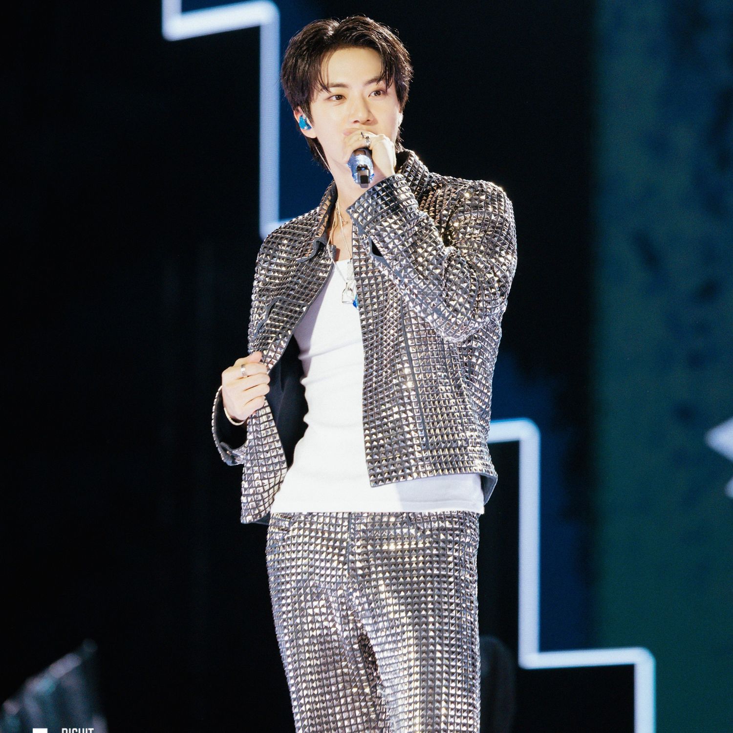 진 (방탄소년단)의 최신 사진