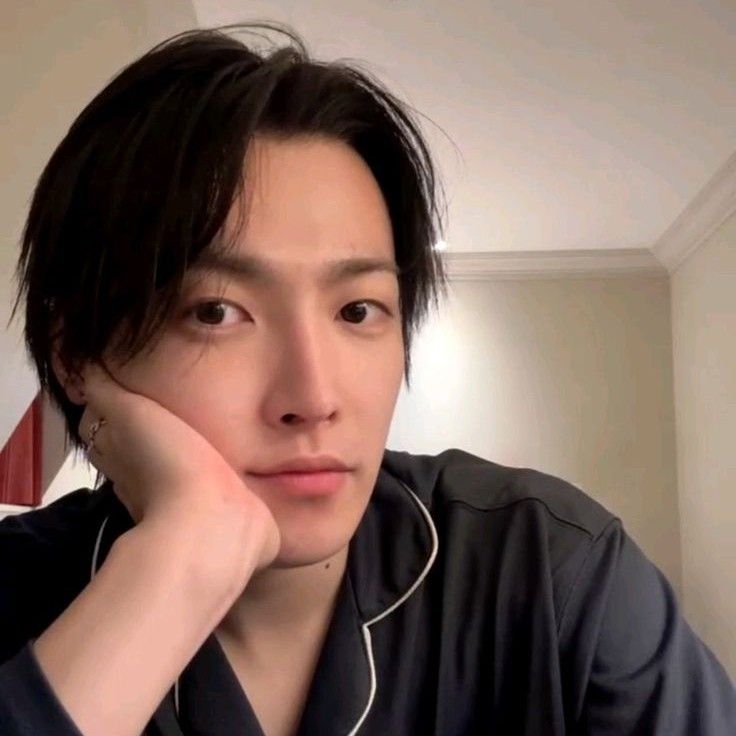 Behind-the-scenes cut of Hongjoong (ATEEZ)