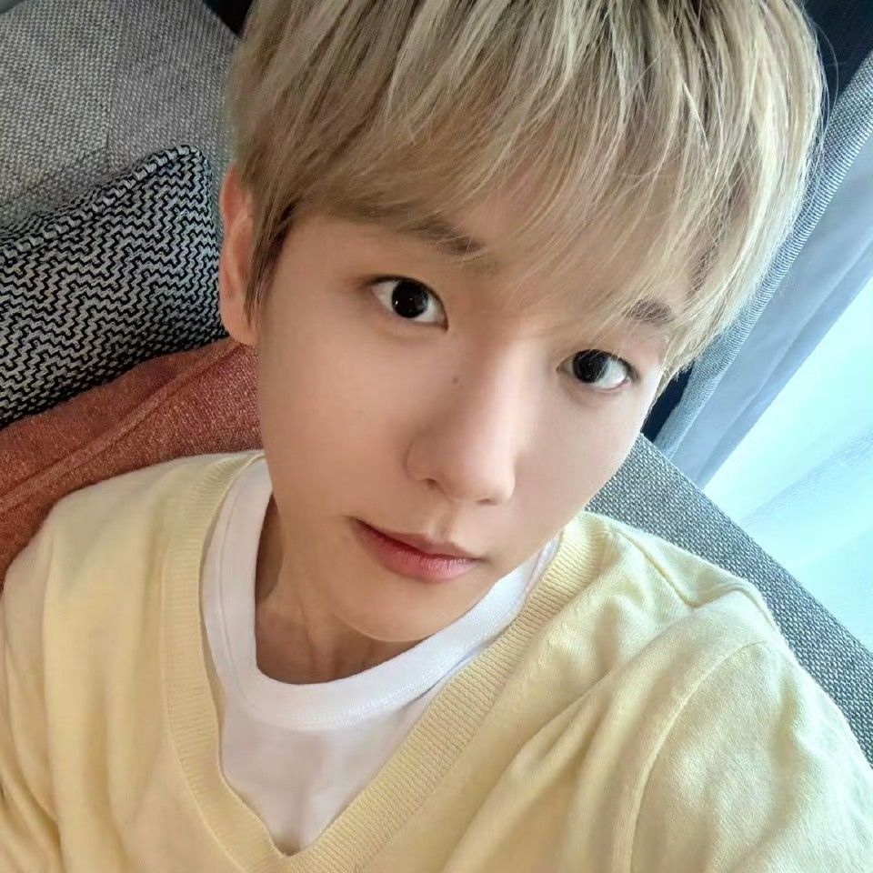 A moment captured by Baekhyun (EXO)'s fan