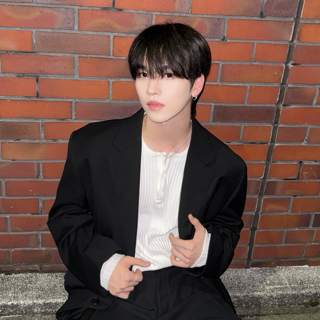 Behind-the-scenes cut of Hanjun (n.SSign)