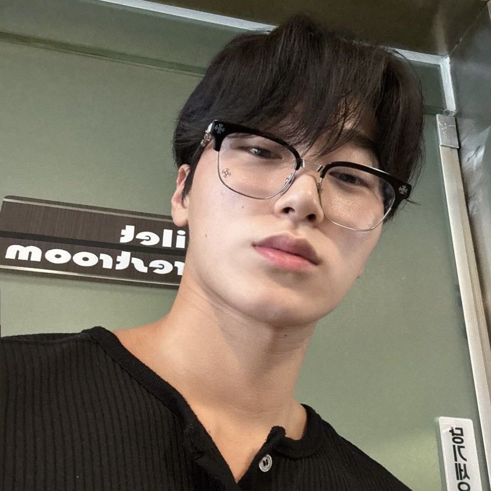 崔傘 (ATEEZ)的最新照片