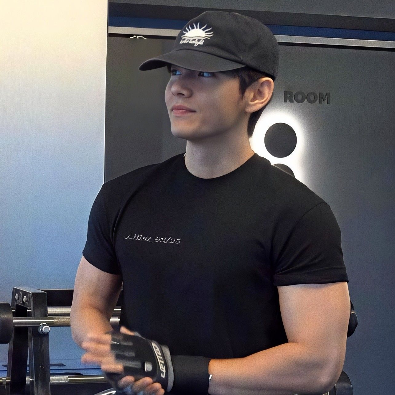 Behind-the-scenes cut of V (BTS)