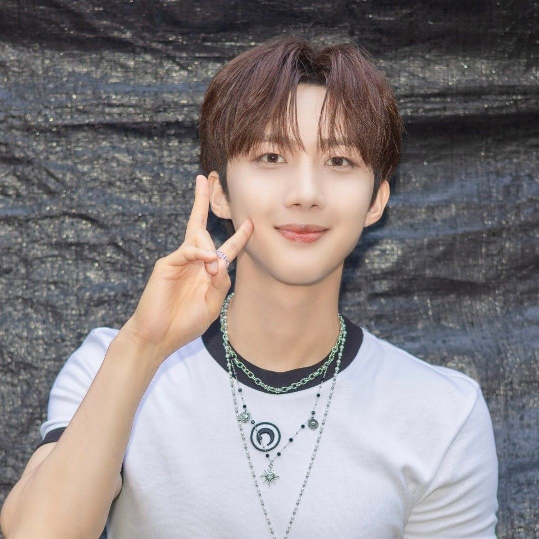 Behind-the-scenes cut of Hui (PENTAGON)