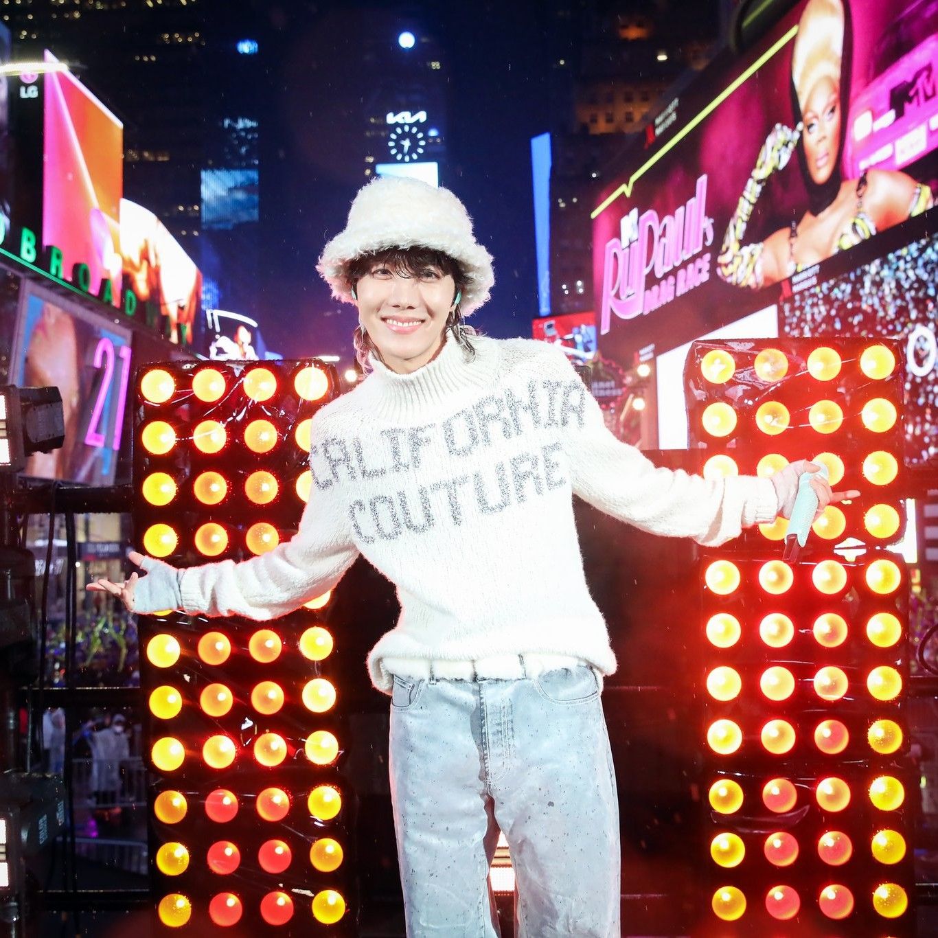 Momen yang diabadikan oleh penggemar j-hope (BTS)