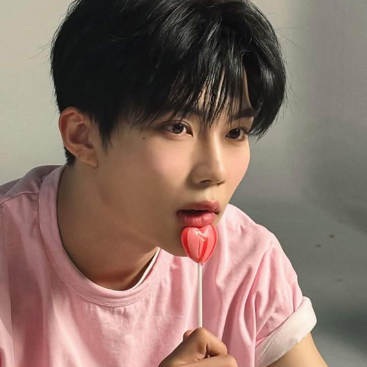 Recent activity shot of Park Gunwook (ZEROBASEONE)
