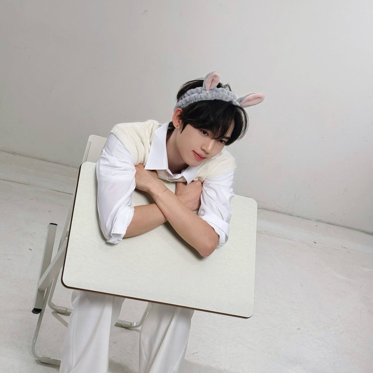Behind-the-scenes cut of Han Yujin (ZEROBASEONE)