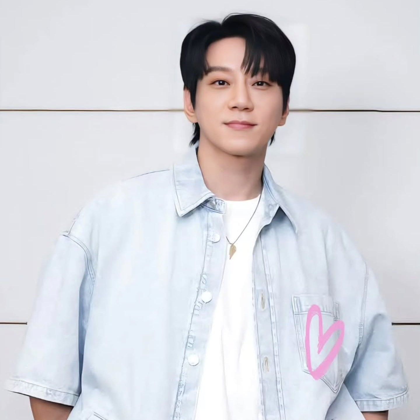 Recent activity shot of Hwang Chiyeol