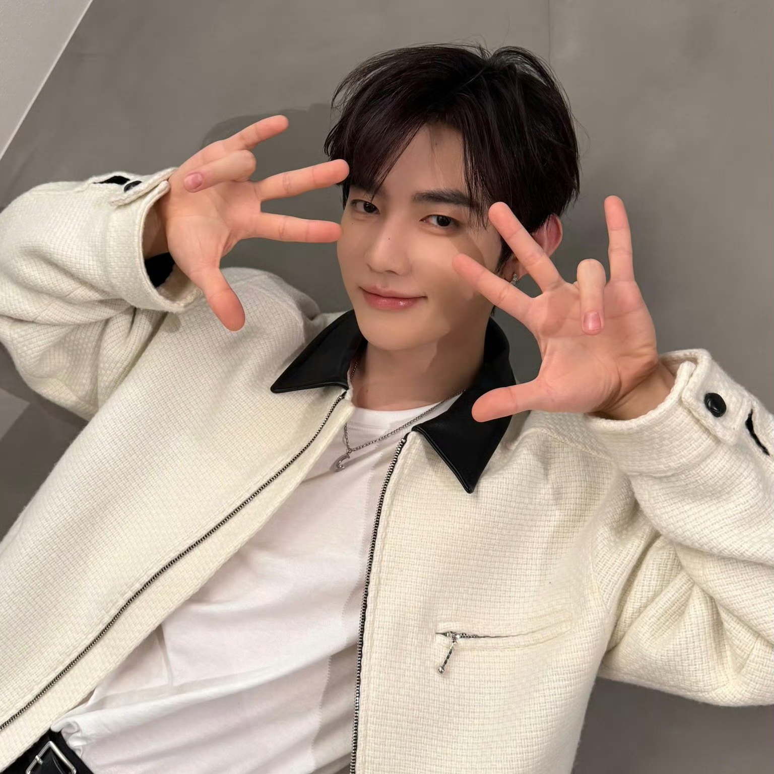 Foto terbaru Zhang Hao (ZEROBASEONE)