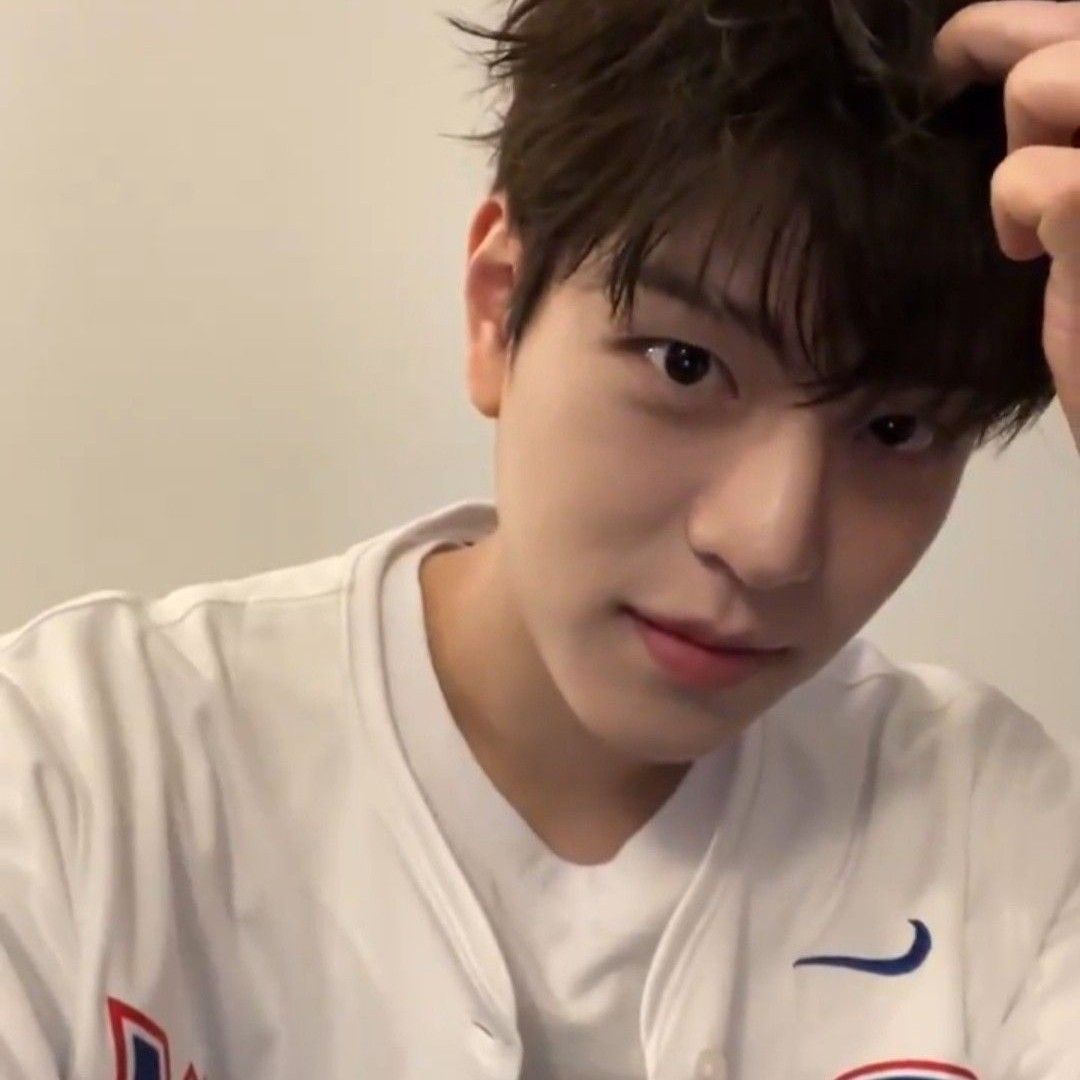 Foto terbaru Seungmin (Stray Kids)