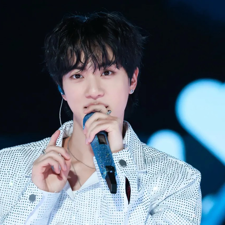 진 (방탄소년단)의 최신 사진