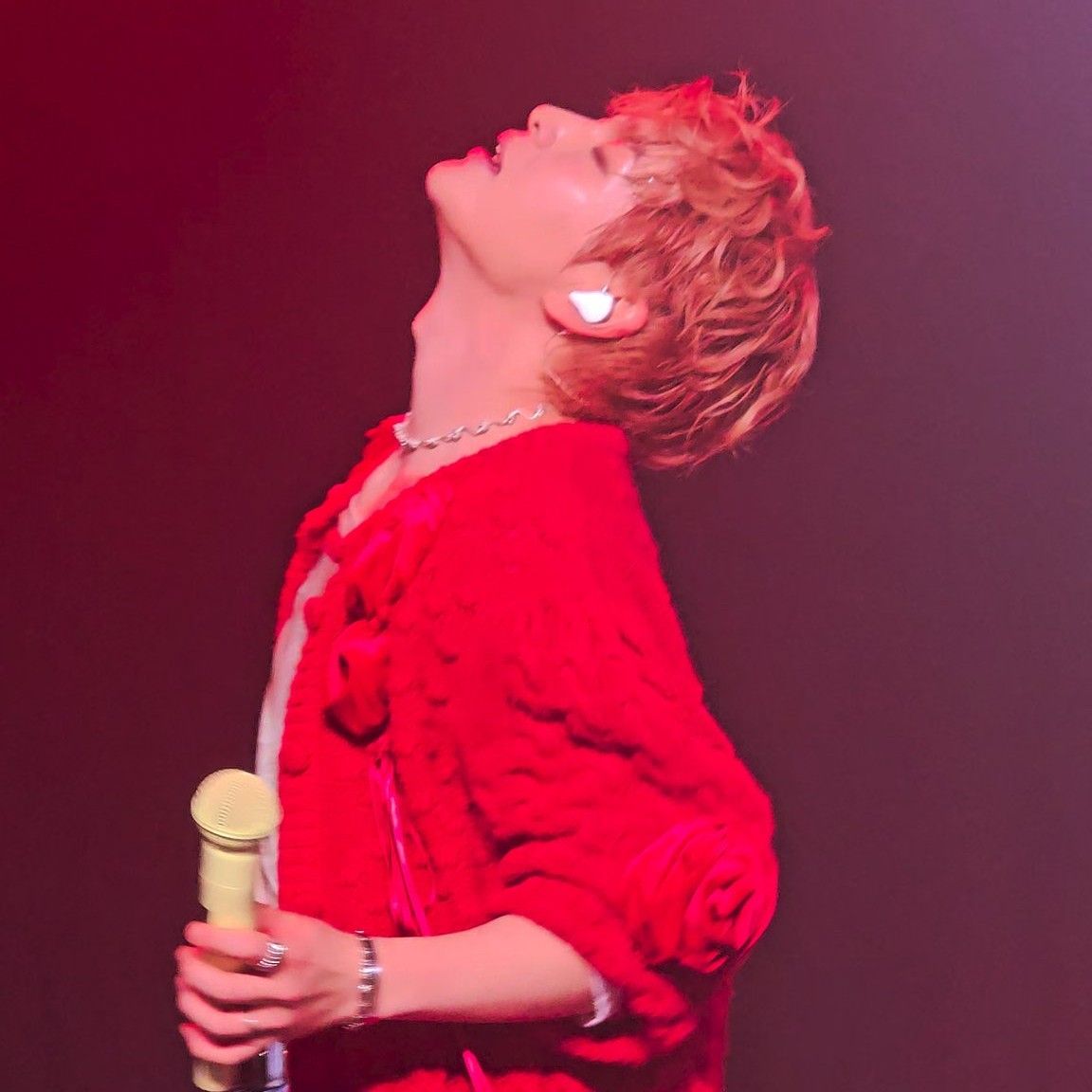 Behind-the-scenes cut of Onew (SHINee)