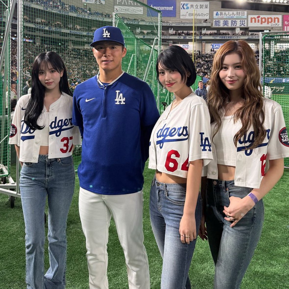 Momo (TWICE)的幕後花絮