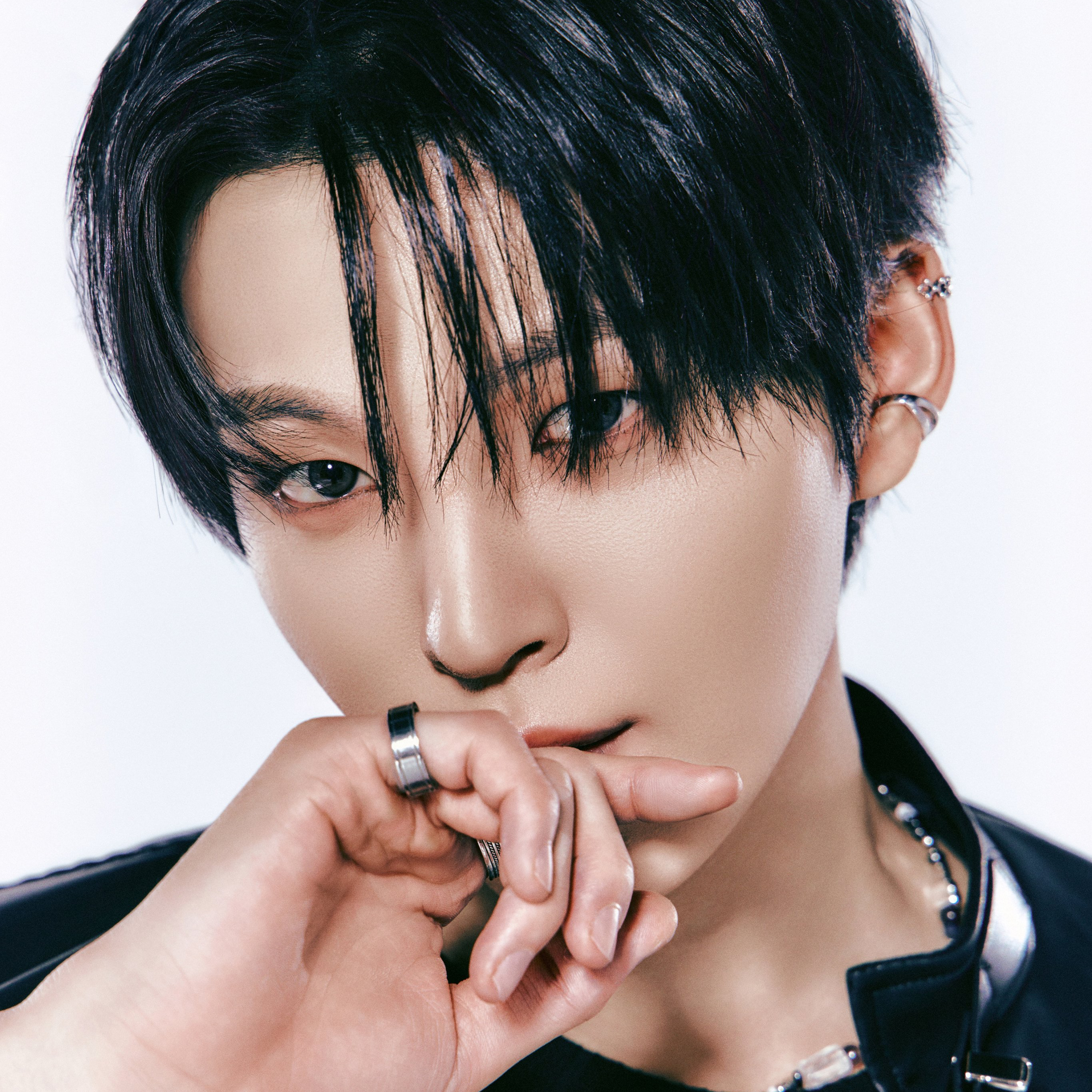 Behind-the-scenes cut of HEECHAN (DKB)