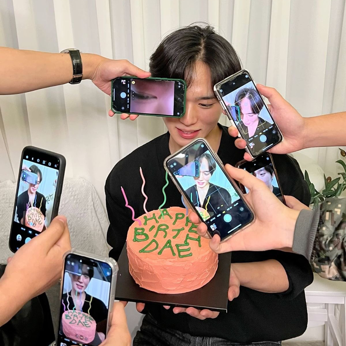 Behind-the-scenes cut of Kim Junseo (ALPHA DRIVE ONE)