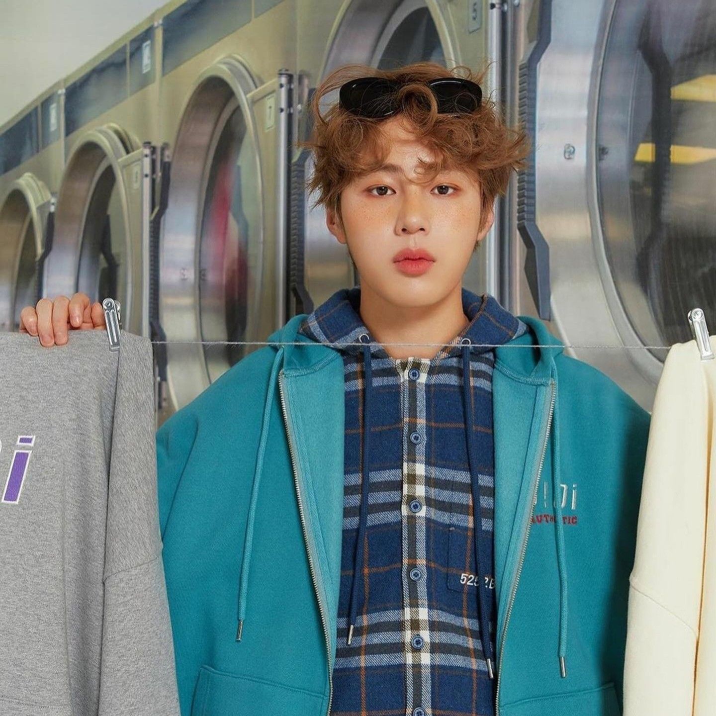 A moment captured by Ha Sungwoon's fan