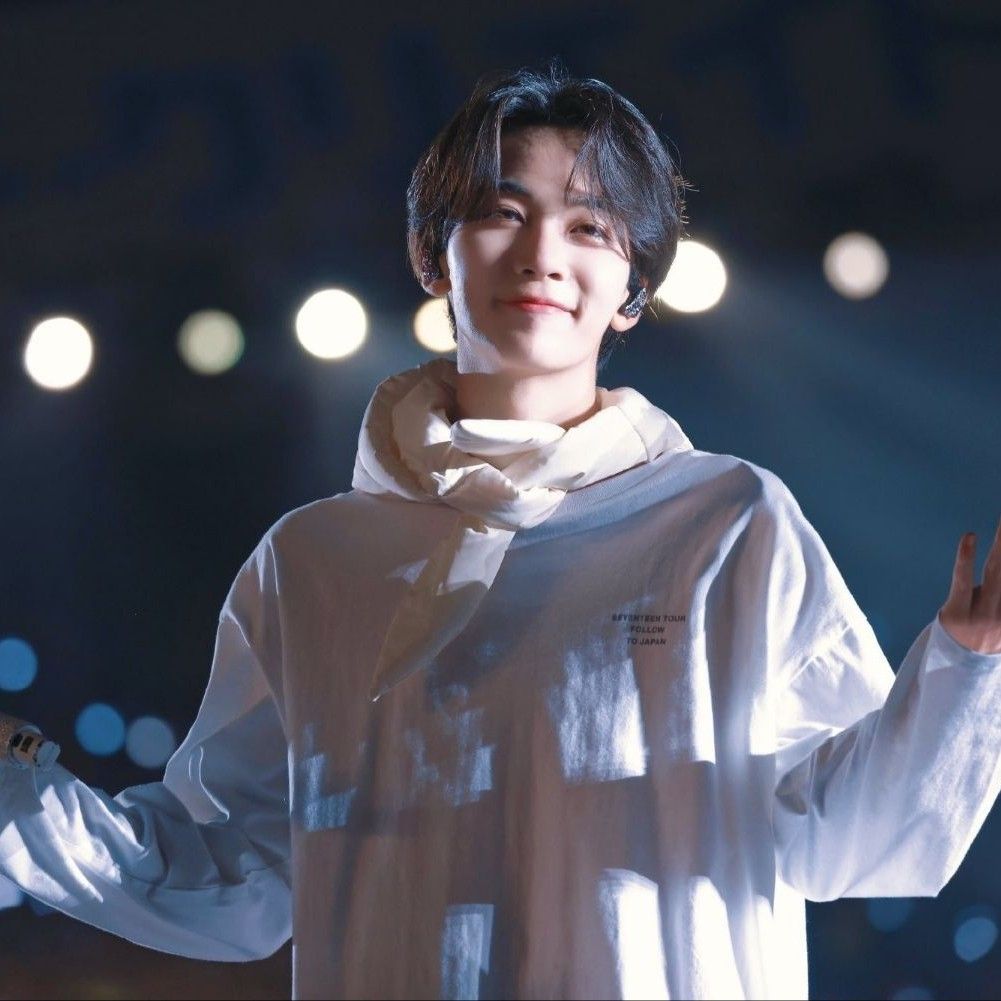 Recent activity shot of Jeonghan (SEVENTEEN)