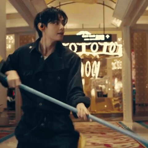 뷔 (방탄소년단) 최근 활동샷