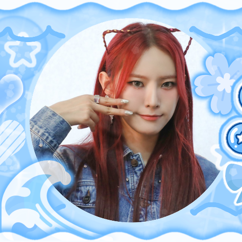 A moment captured by Monday (Weeekly)'s fan