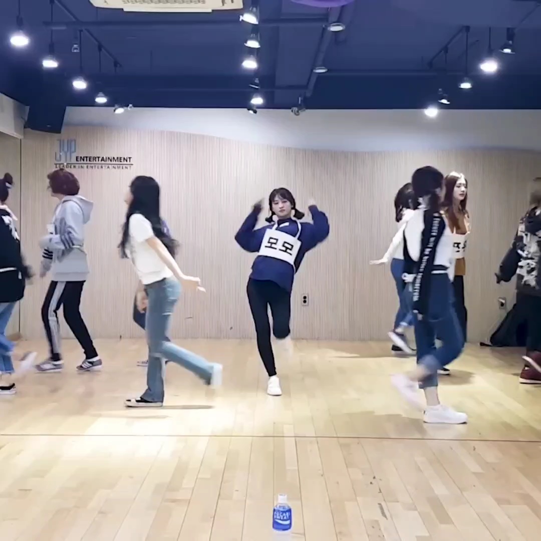 モモ (TWICE)の最近の活動写真
