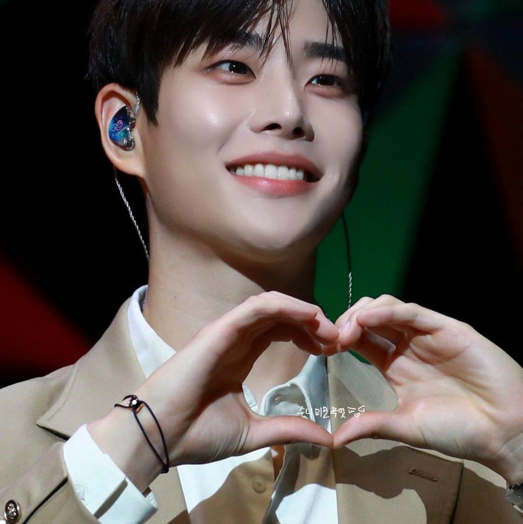 아스트로의 비하인드 컷