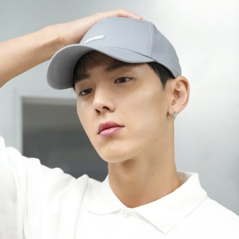 A moment captured by Shownu (MONSTA X)'s fan