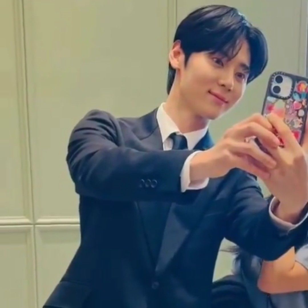 Recent activity shot of Hwang Minhyun