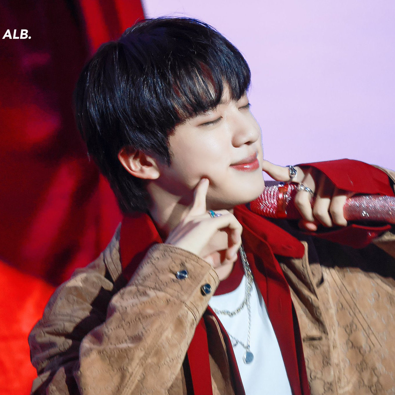 진 (방탄소년단)의 최신 사진