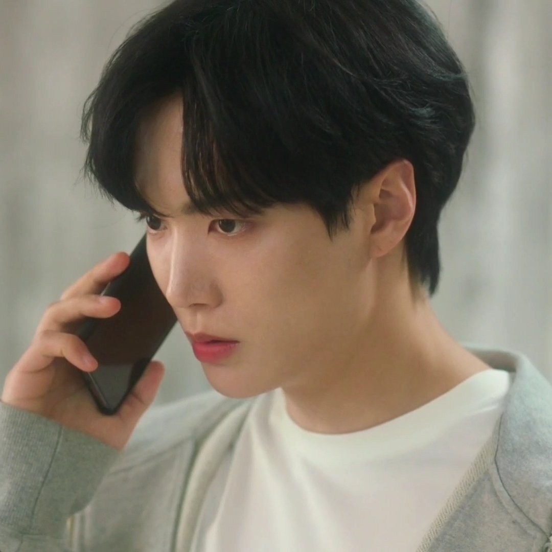 A moment captured by Kim Jonghyeon's fan