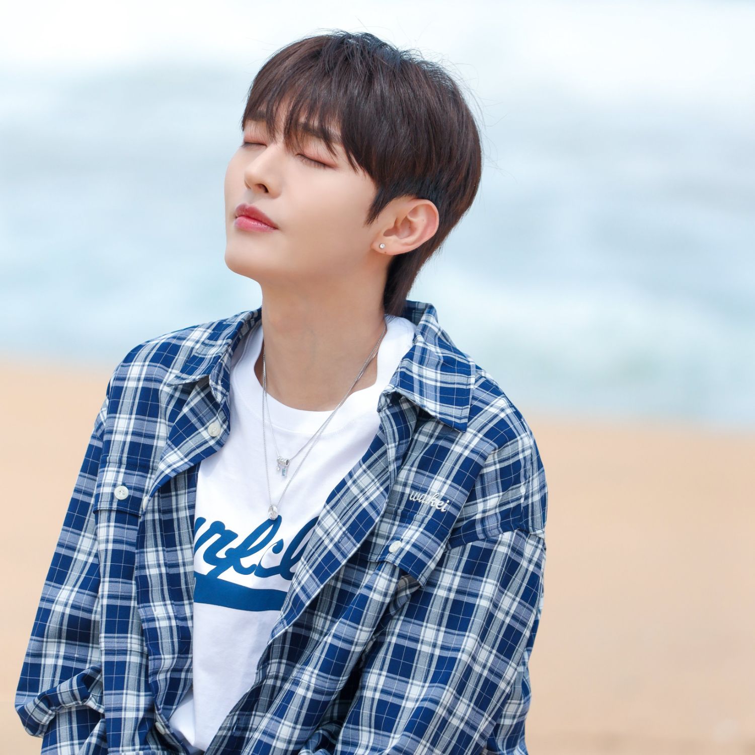 A moment captured by Yoon Jisung's fan