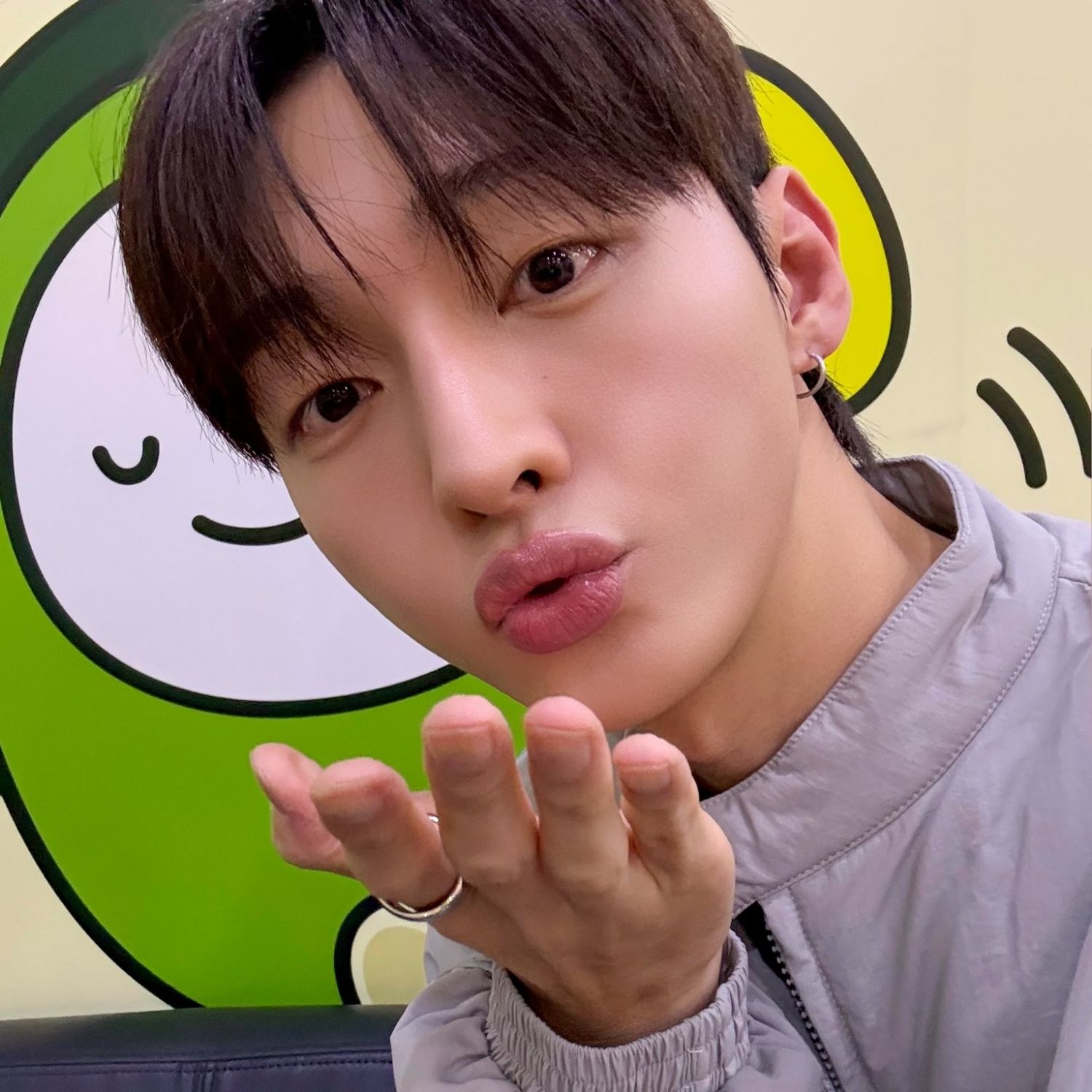 A moment captured by Yoon Jisung's fan