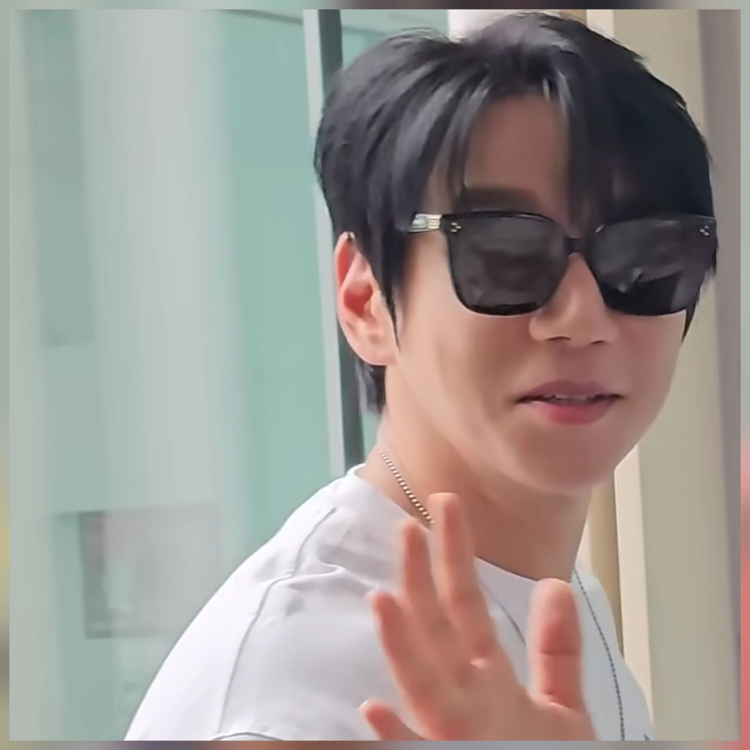 A moment captured by Hwang Chiyeol's fan