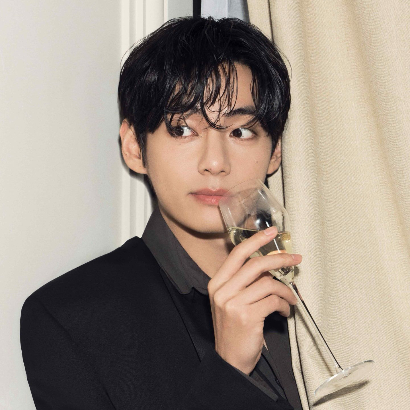 Latest photo of V (BTS)