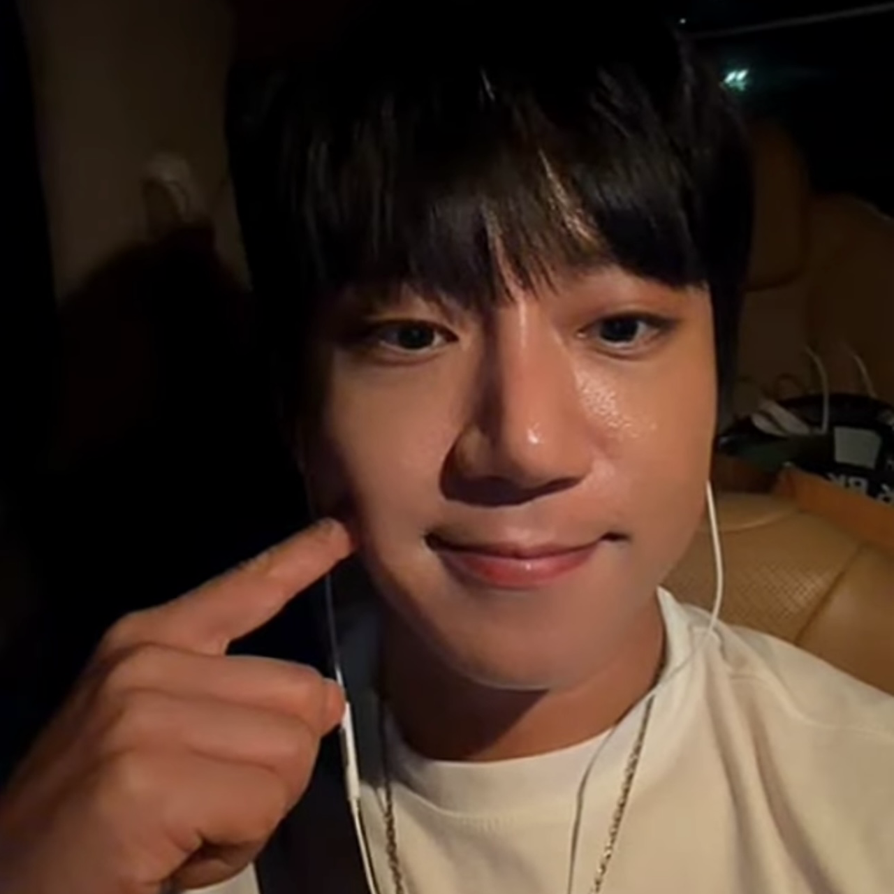 Foto aktivitas terbaru Hwang Chiyeol