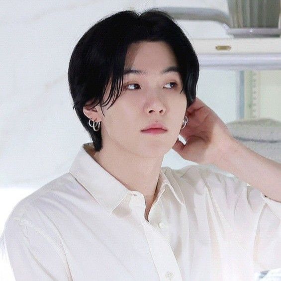 SUGA (防弹少年团)的最新照片
