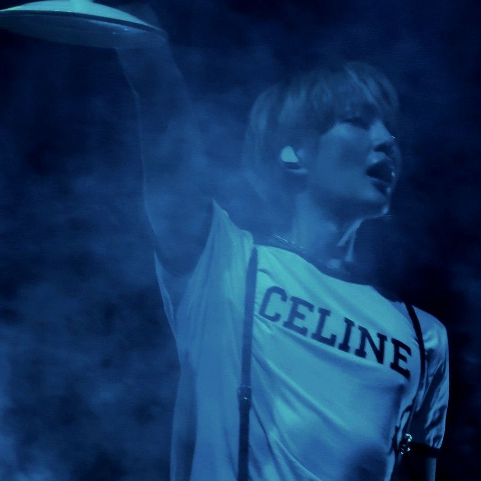 A moment captured by Onew (SHINee)'s fan