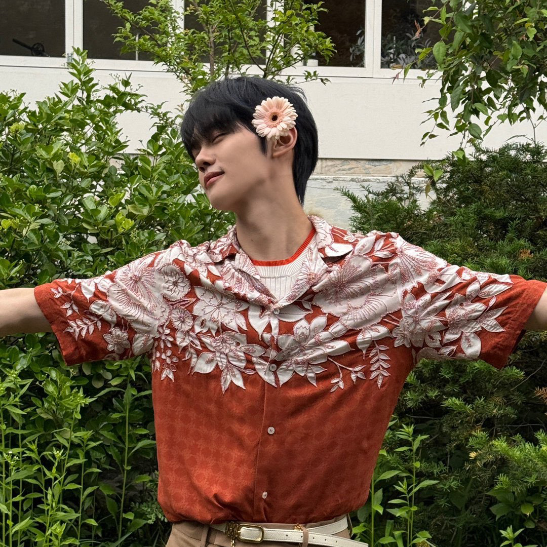 Latest photo of Kim Gyuvin (ZEROBASEONE)