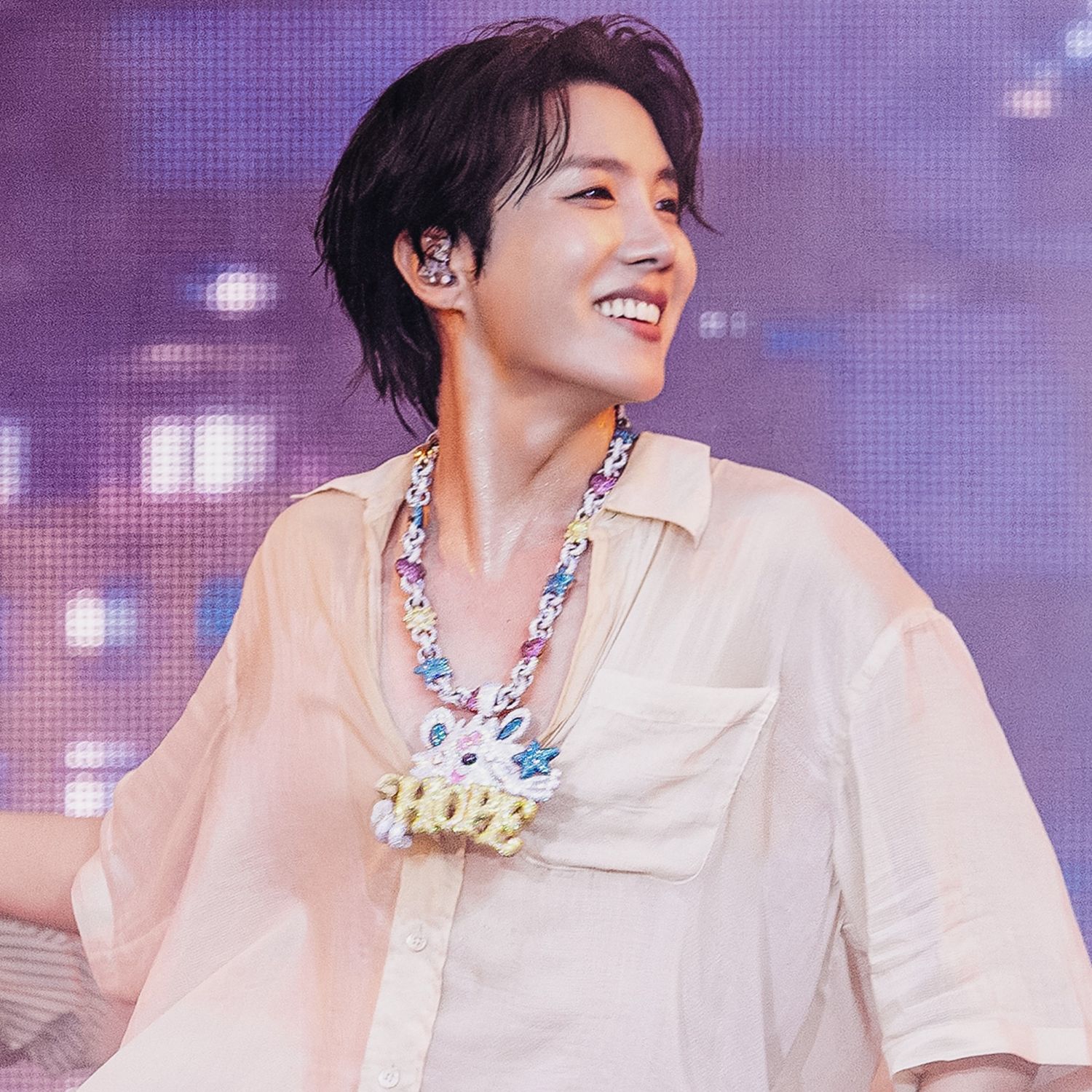 Foto aktivitas terbaru j-hope (BTS)