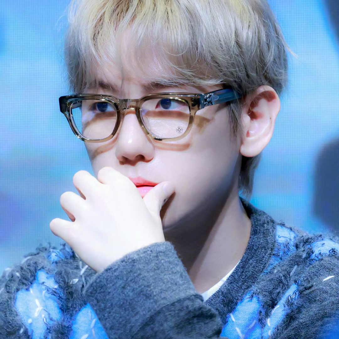 백현 (EXO)의 최신 사진