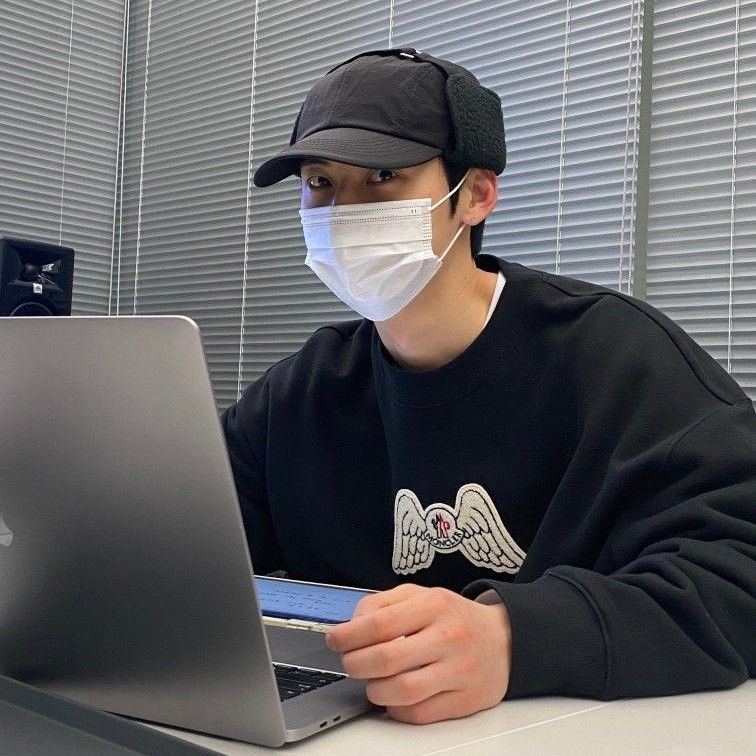 Behind-the-scenes cut of Hwang Minhyun