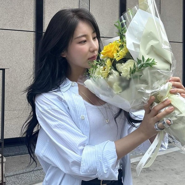 Signature photo of Lee Chaeyeon capturing their charm