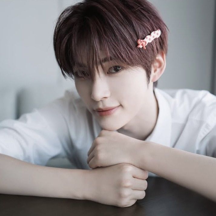 Foto aktivitas terbaru Sung Hanbin (ZEROBASEONE)