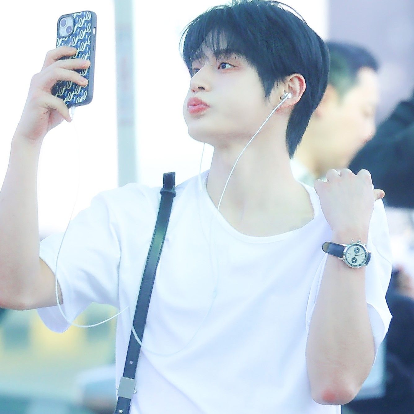 Behind-the-scenes cut of Kim Jiwoong (ZEROBASEONE)