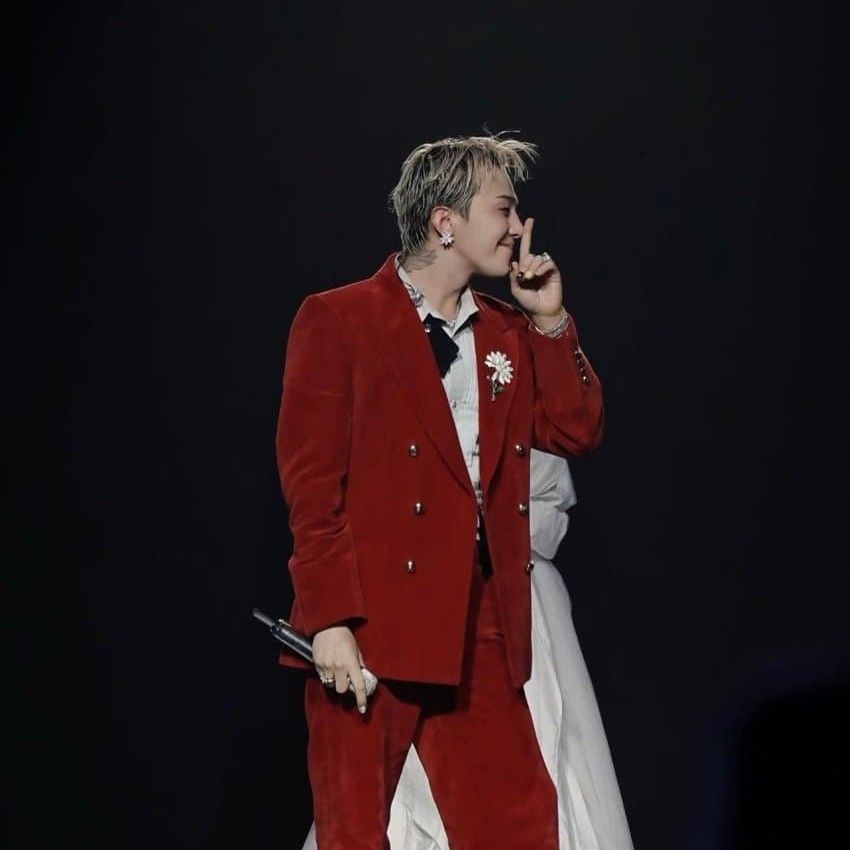 Foto terbaru G-DRAGON (BIGBANG)