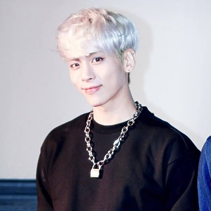 A moment captured by Jonghyun (SHINee)'s fan