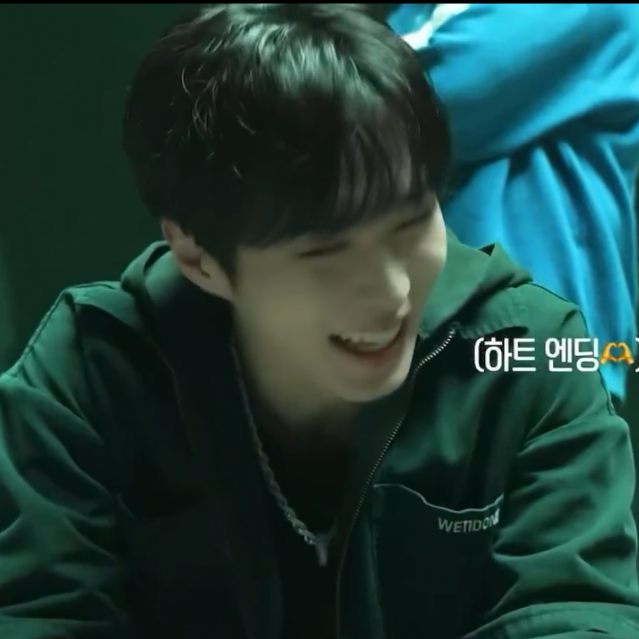 Behind-the-scenes cut of Kim Junseo (ALPHA DRIVE ONE)